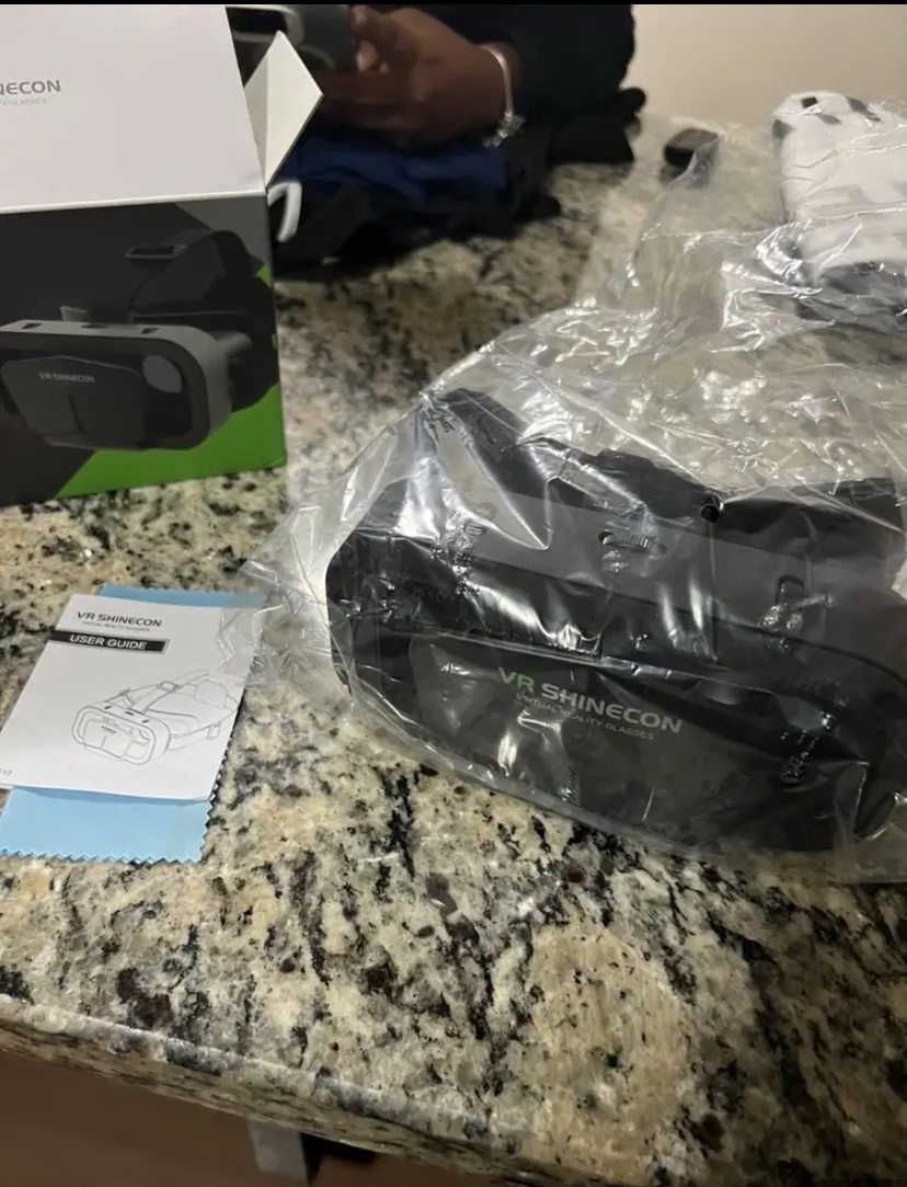 VR headset - photo 2