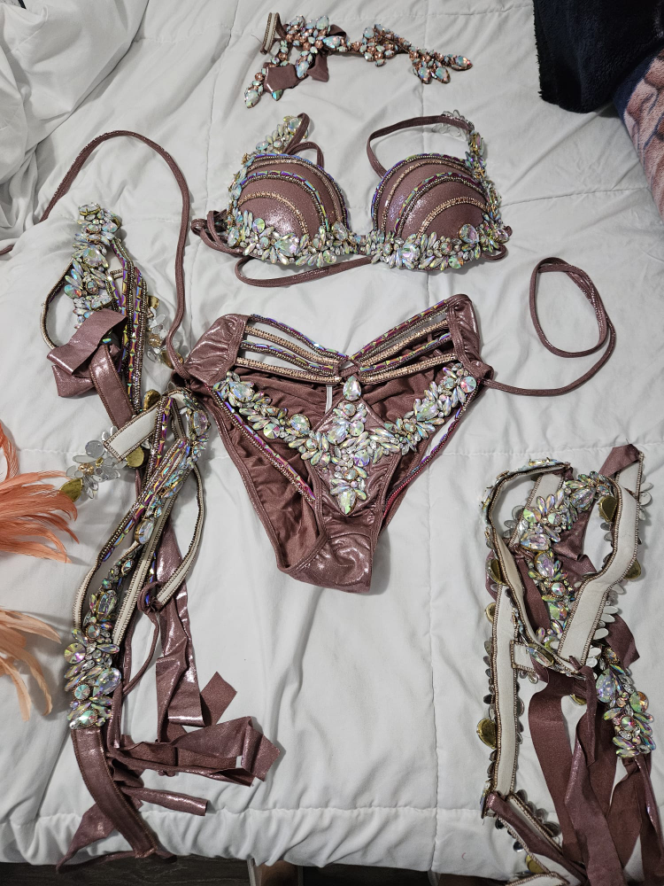 carnival / caribana outfit - photo 3