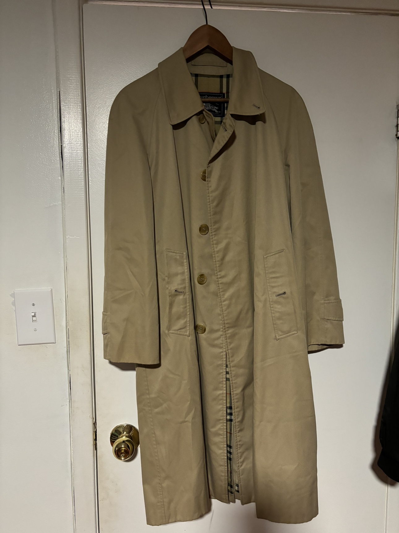 Butberry Trench coat thumbnail
