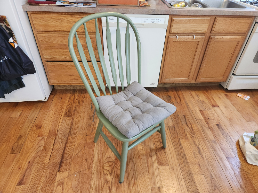 Green Round Table and Four Chairs - photo 2