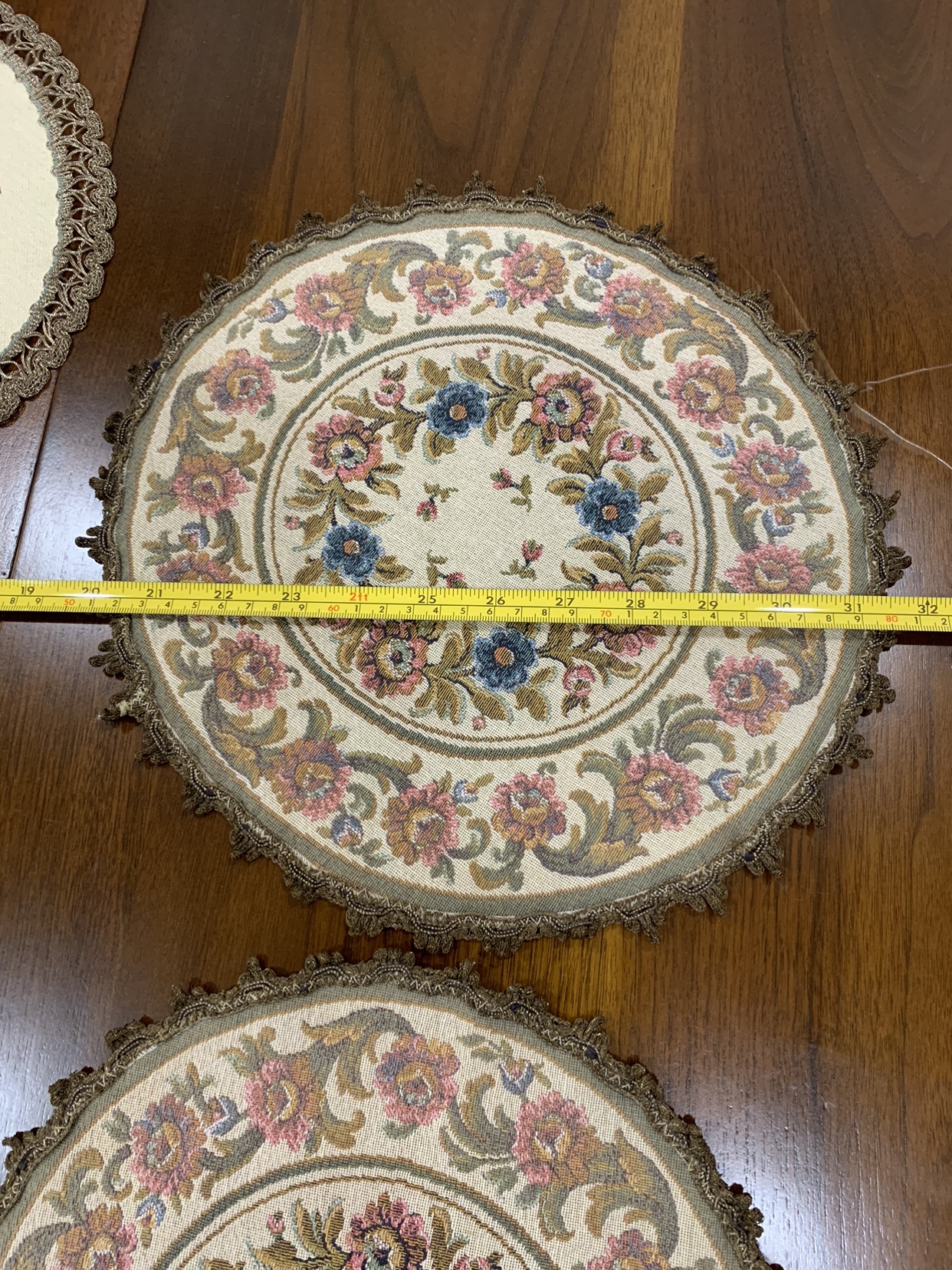 Set of 5 Belgium Doilies image indicator(7)