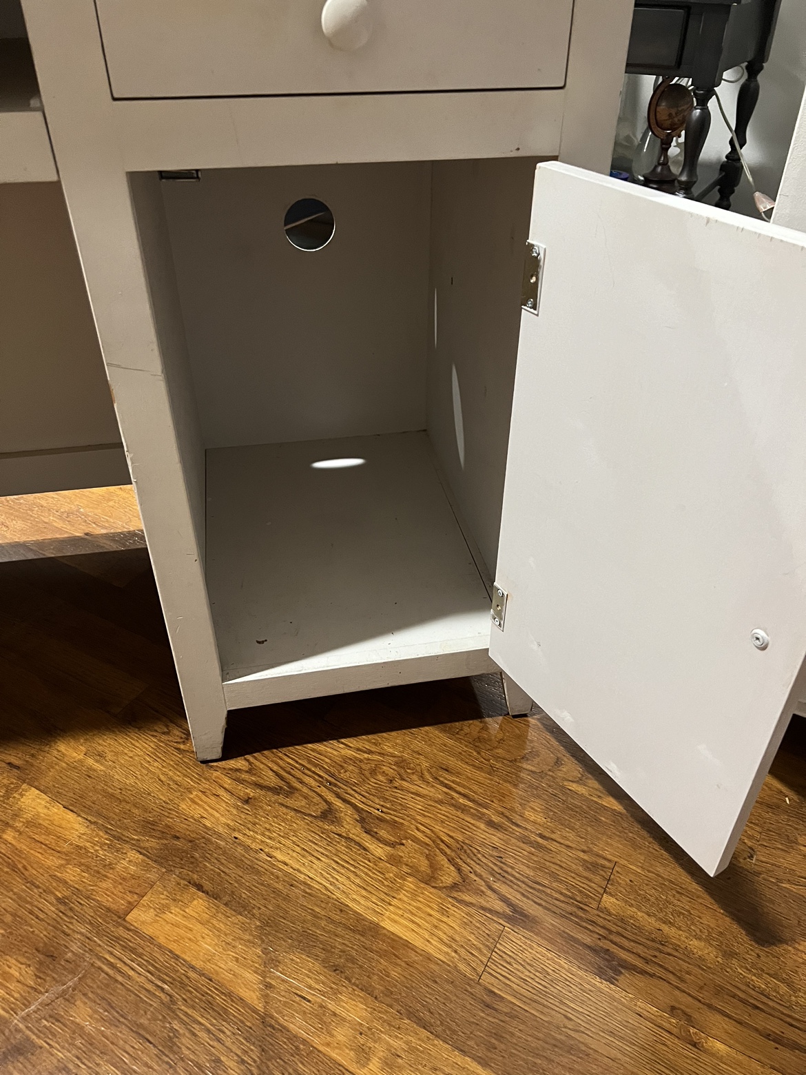 White wooden writing desk - photo 3