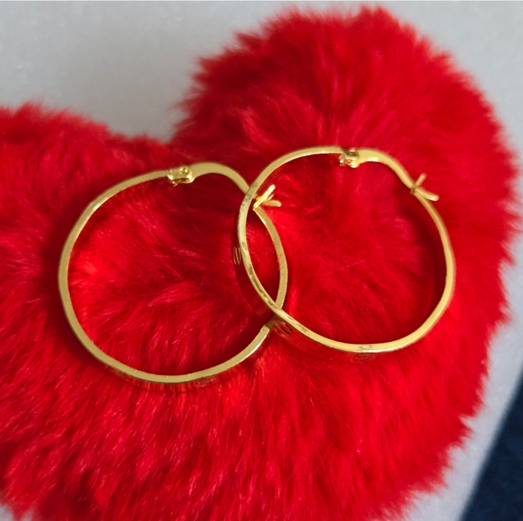 love gold hoop earrings *new ✨️ image indicator(3)