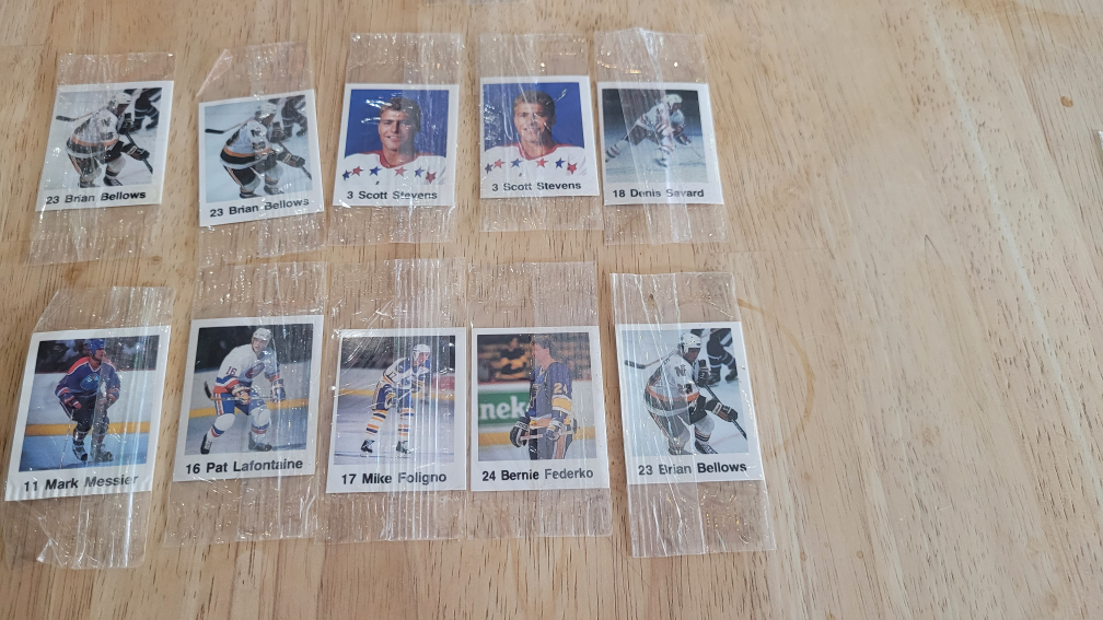 30 assorted Hostess sport/non sport cards image indicator(5)