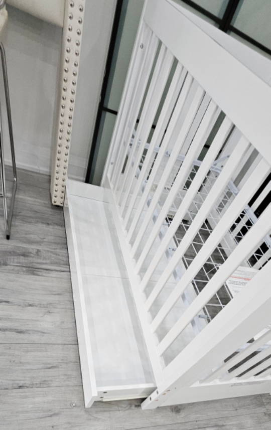 White Crib with Storage Drawer image indicator(5)