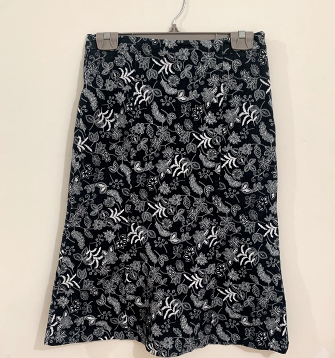 Mac& Jac Black & White Patterned Skirt - sz 6 image indicator(3)