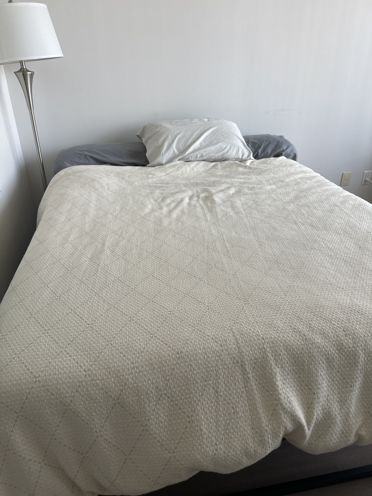 Queen size mattress with frame - photo 3