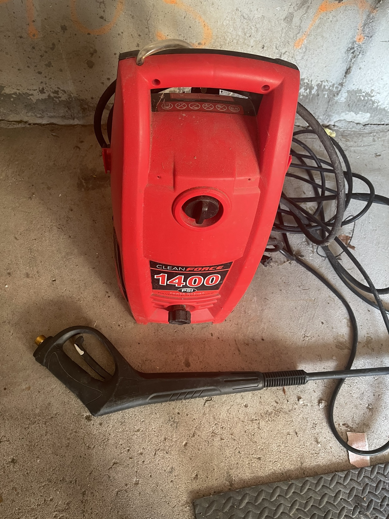 Clean Force 1400 PSI Pressure Washer thumbnail