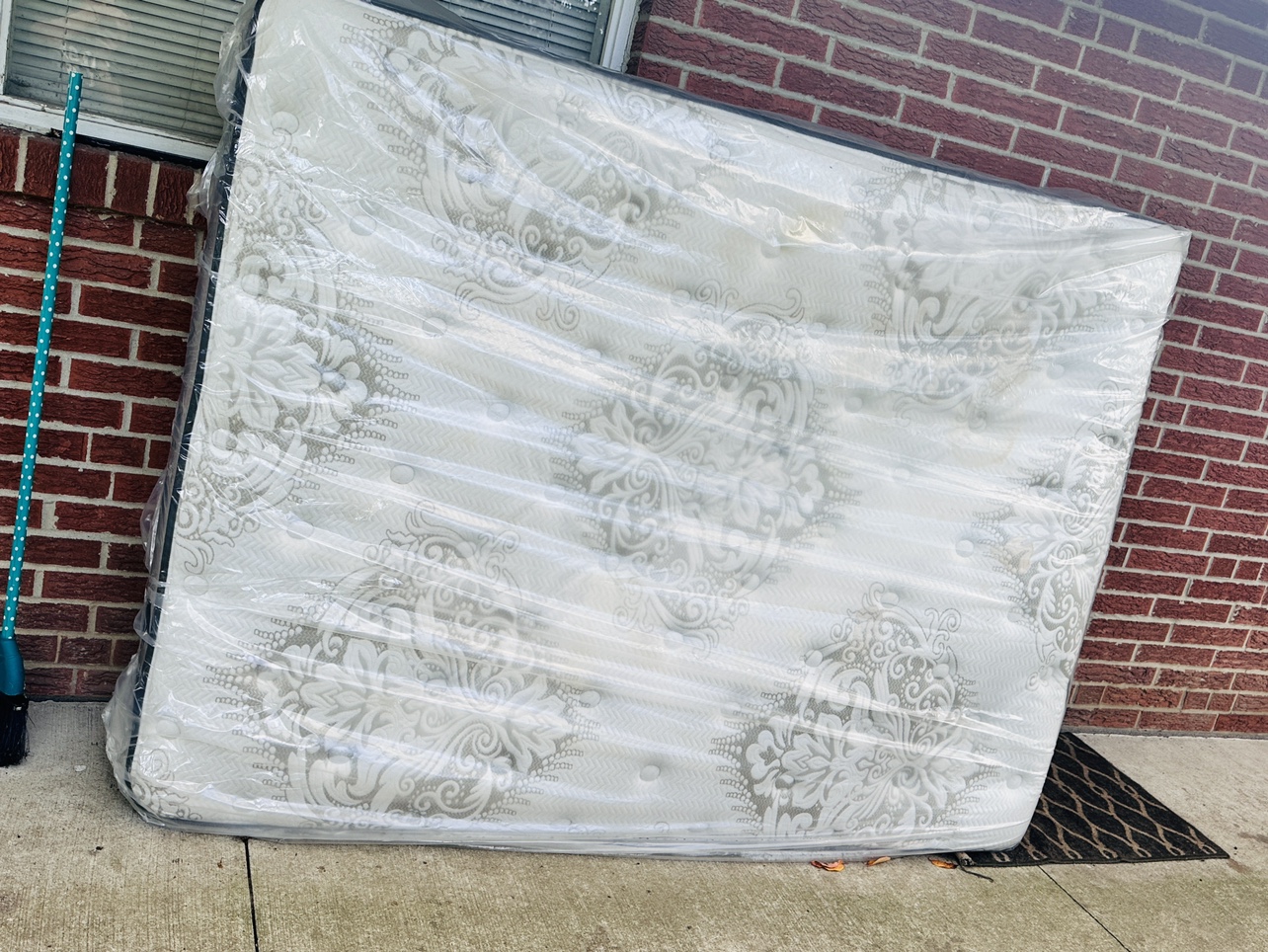 Queen Mattress - photo 2