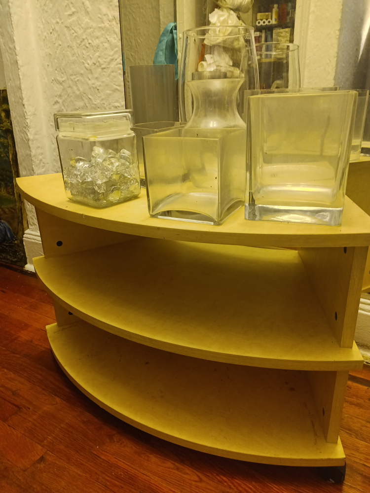 corner table