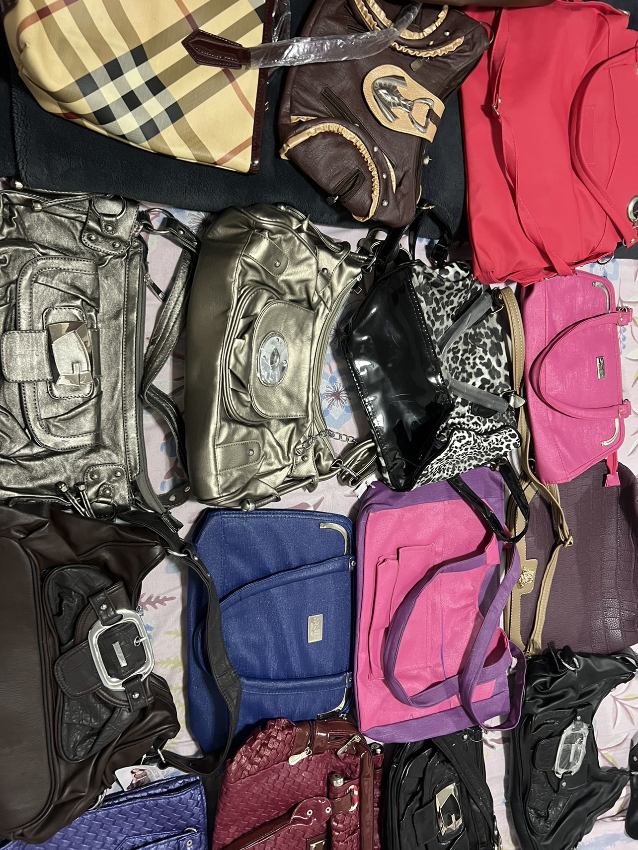 Lot of 15 Women's Handbags thumbnail