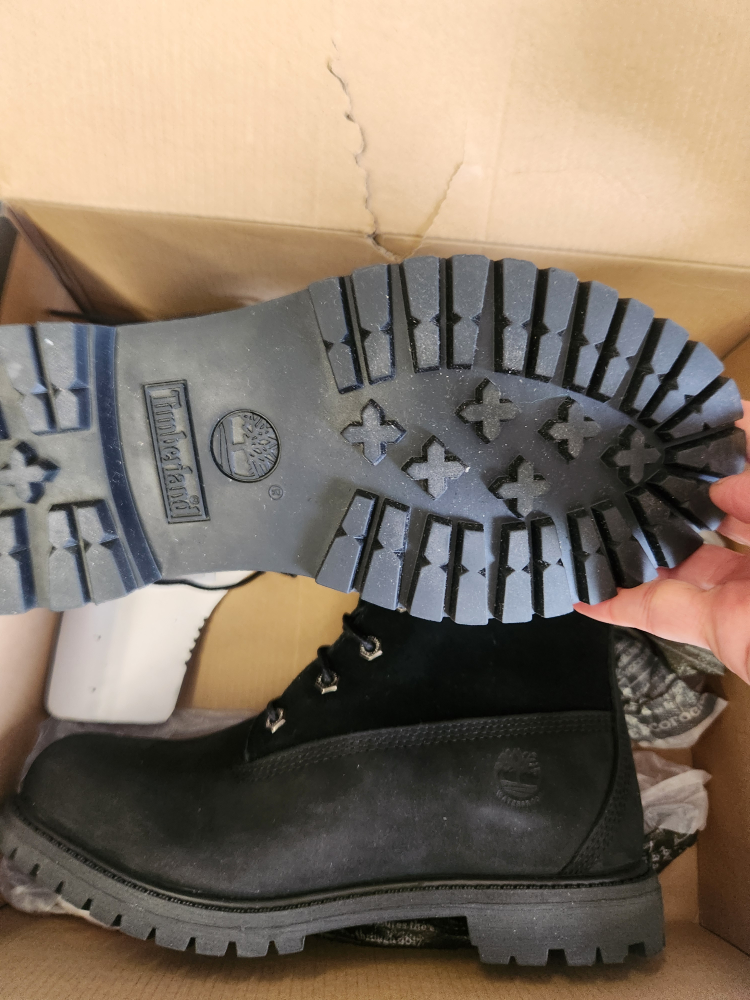 Womens Timberlands - photo 2