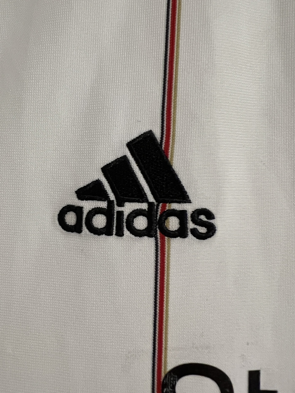 Liverpool FC Away Jersey 2010-2011 - photo 4