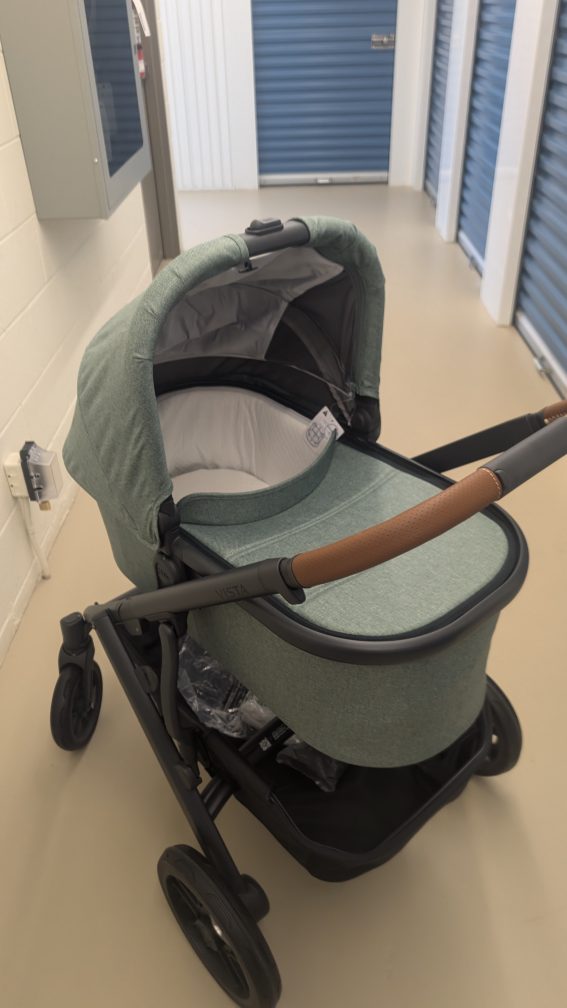 UPPAbaby Vista V2 *BRAND NEW* Never used, but out of box. image indicator(3)