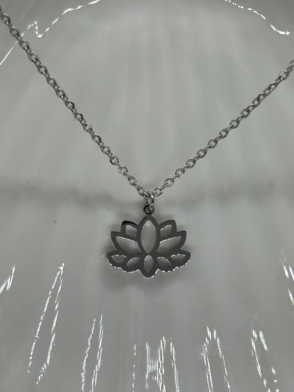 Lotus Necklace image indicator(2)