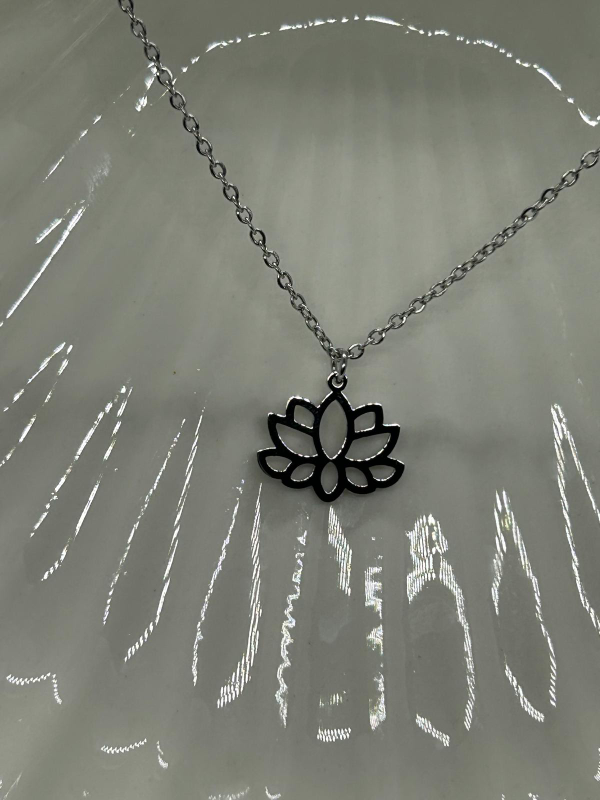 Lotus Necklace image indicator(3)