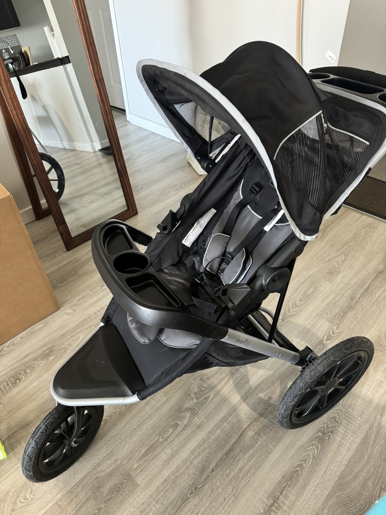 Evenflo Victory+ Jogging Stroller with Carseat base - photo 2