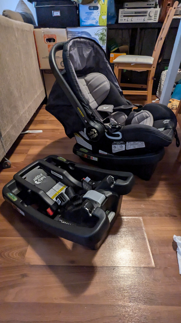 Baby Jogger City Go Car Seat & 2 Bases