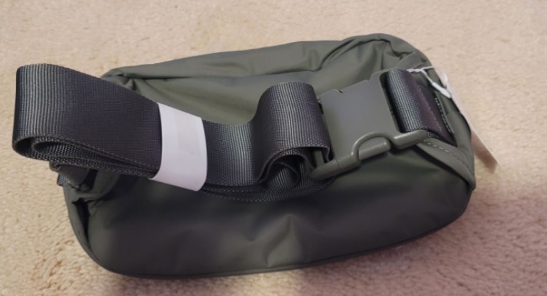 Lululemon Everywhere Belt Bag image indicator(3)