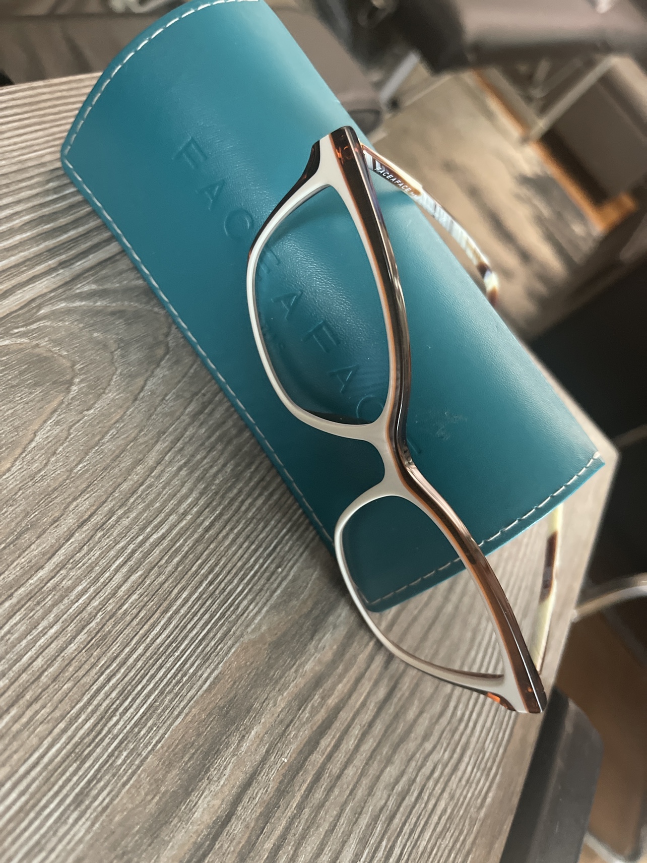 Glasses wome image indicator(2)