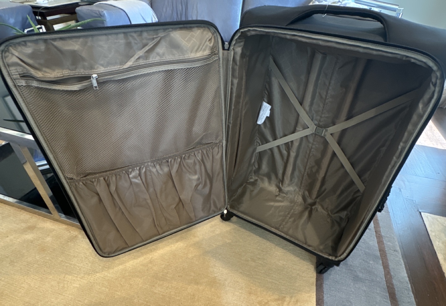Extra large Samsonite suitcases - $30 each image indicator(3)