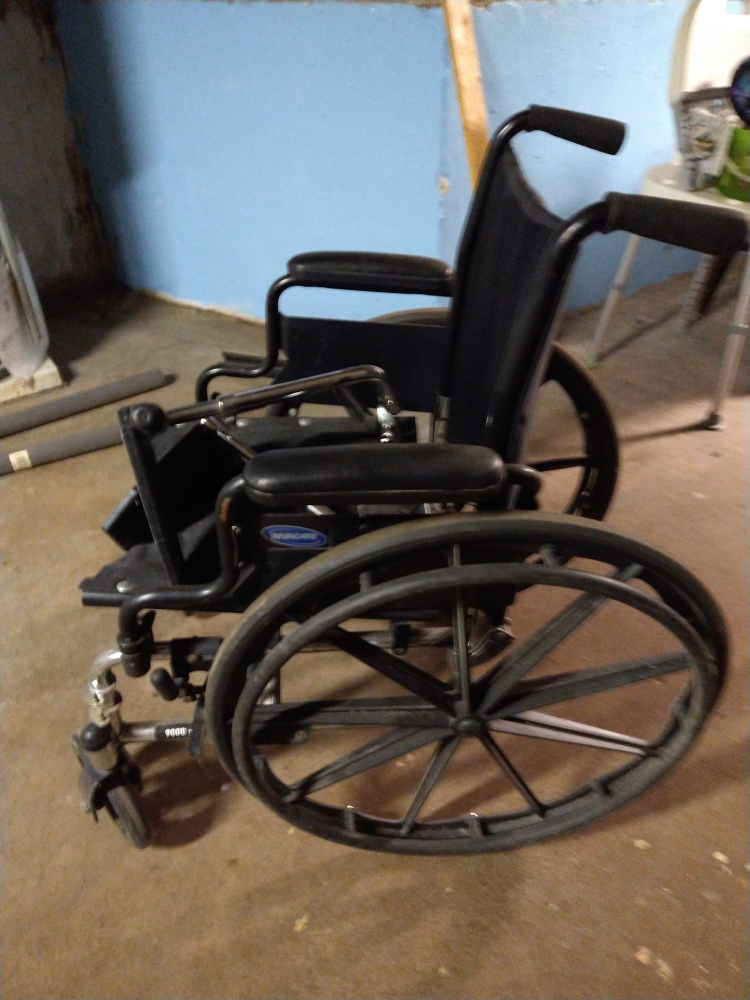 Wheelchair size small - photo 2