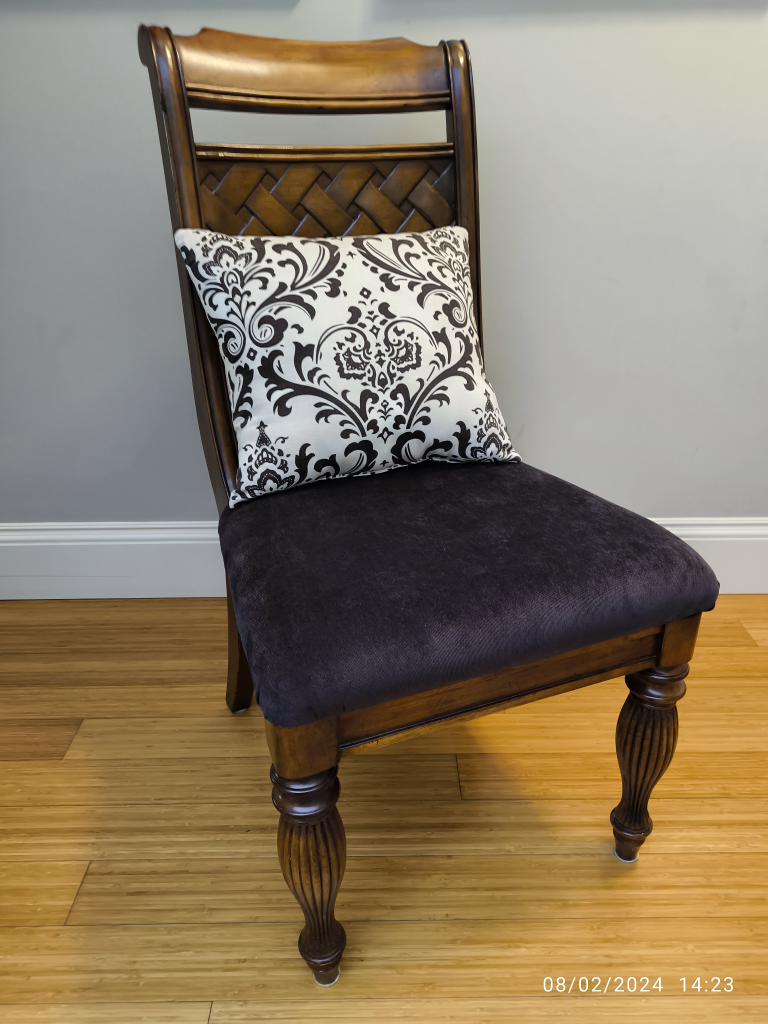 Solid wood accent chair
