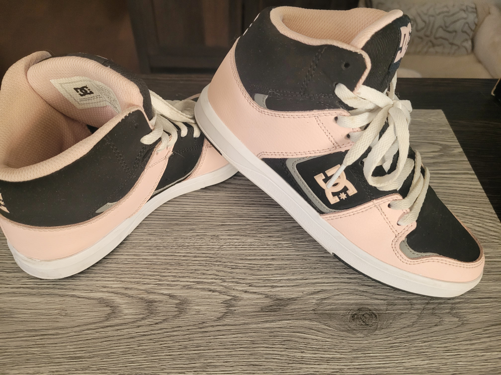 DC Shoes Women's Size 6
