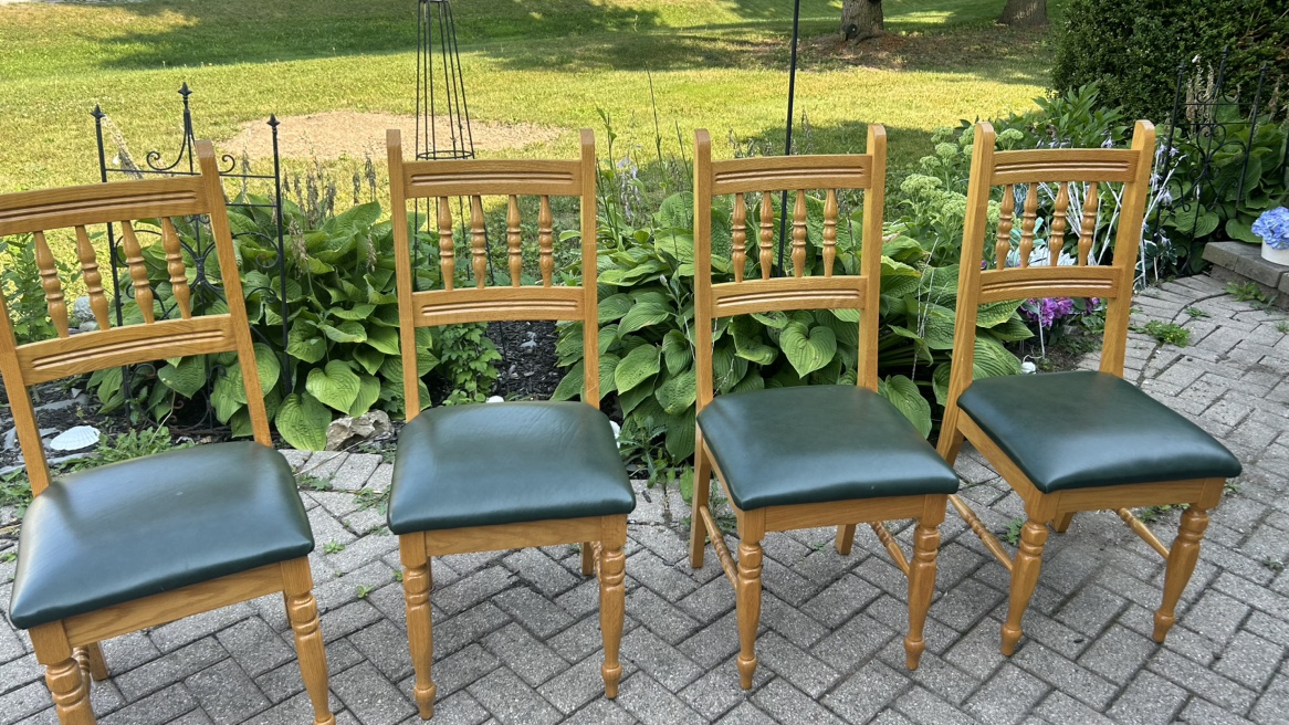 Set of 4 Dinin Chairs thumbnail