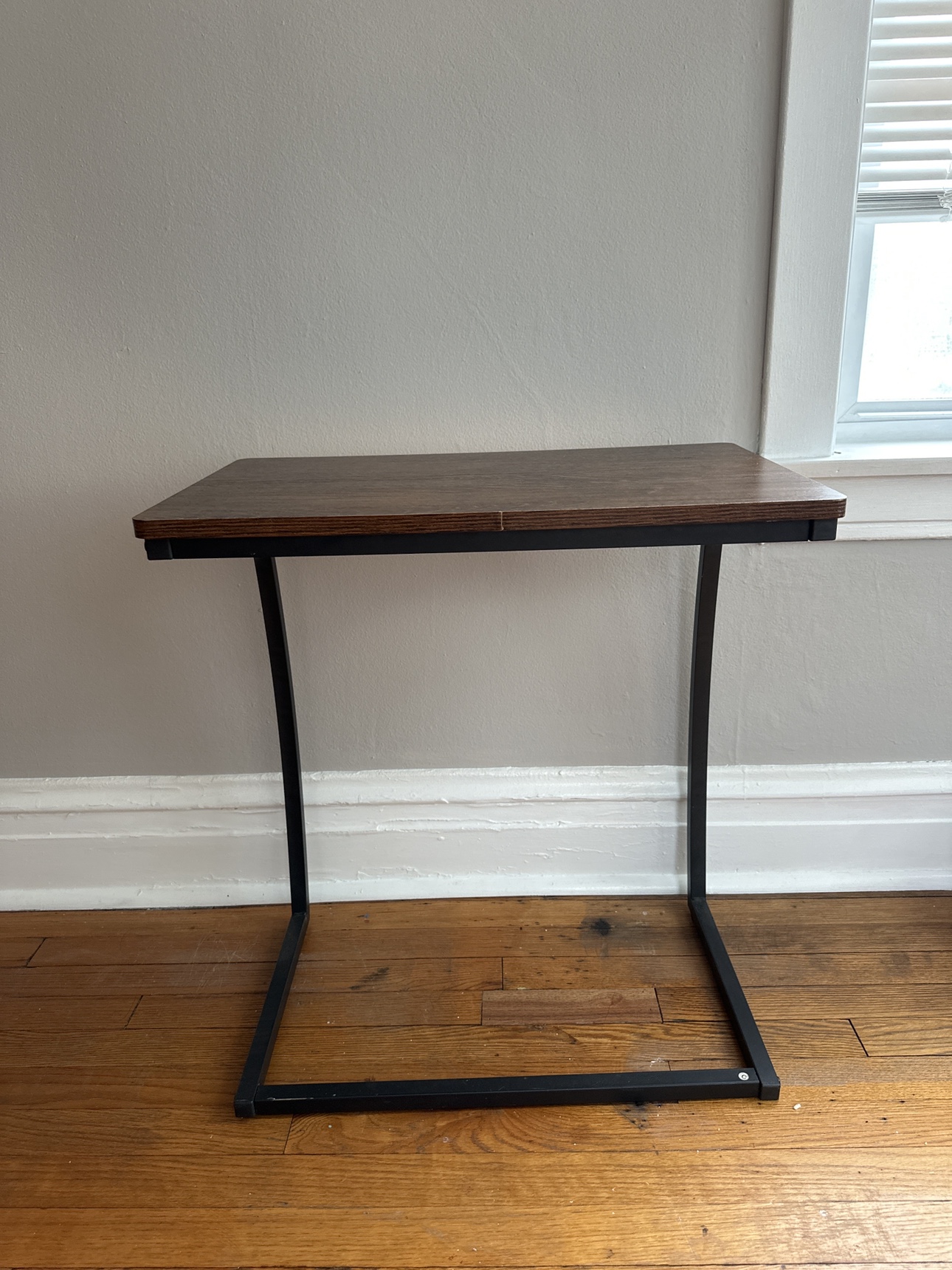 ❗️MOVING SALE ❗️C-Shaped Side Table - photo 3