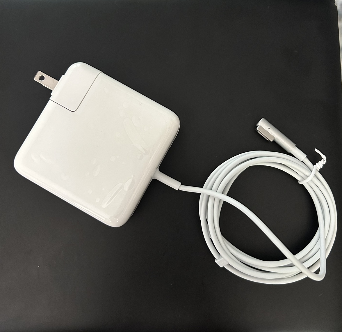 Macbook pro charger - photo 3