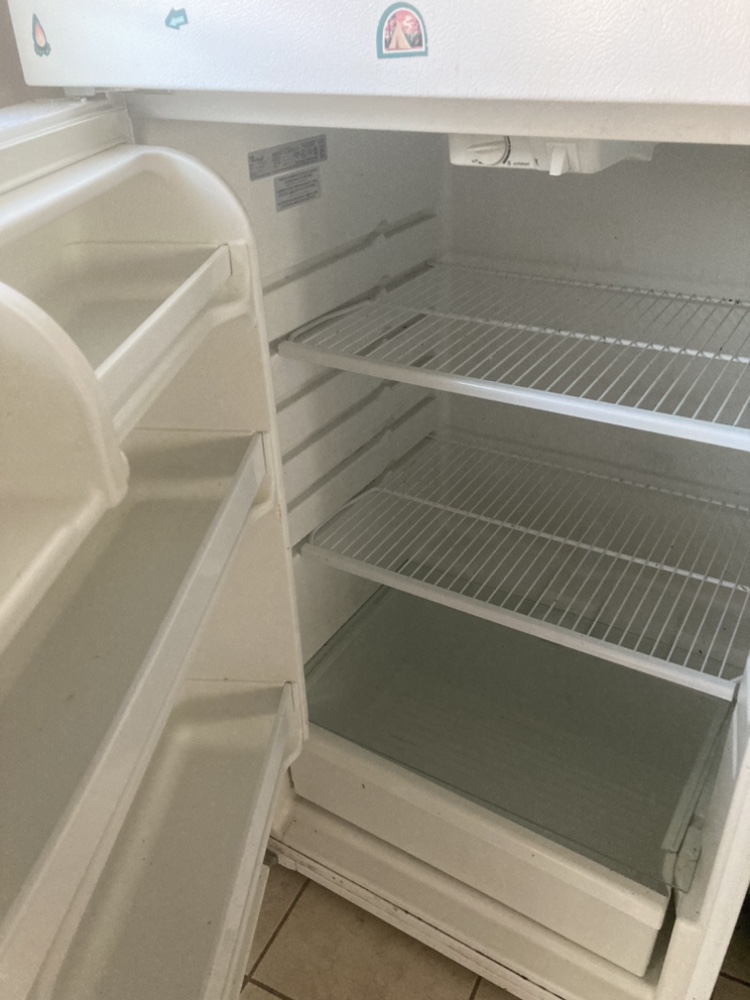 Whirlpool top freezer Refrigerator - photo 3