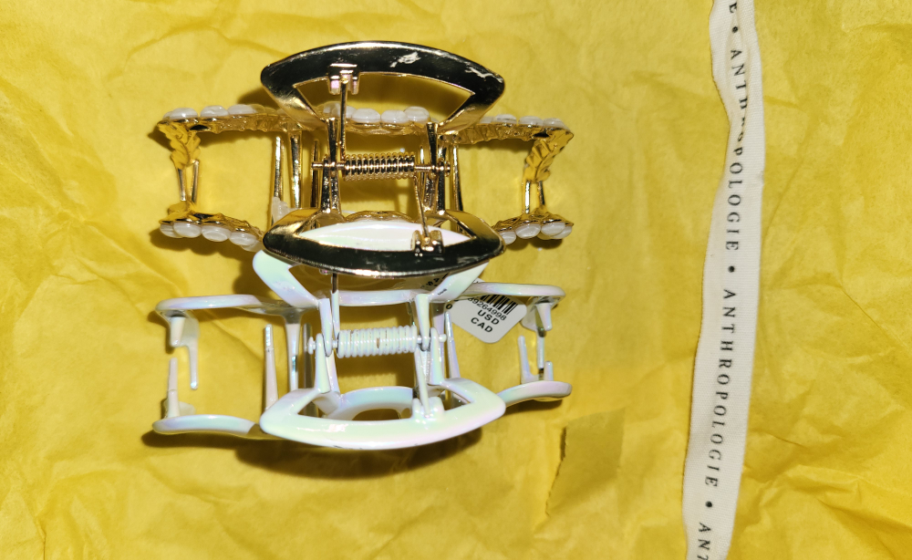 ❣️ New w Tags Anthropologie Hair Claw Clips Iridescent Pearl image indicator(3)