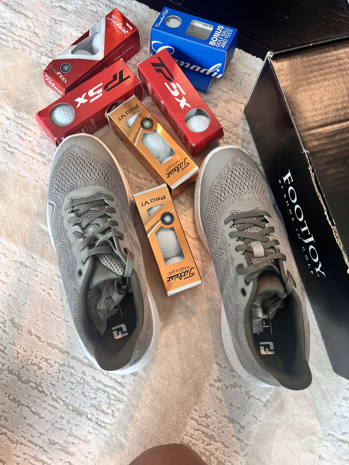 Footjoy Golf Shoes and 12 balls