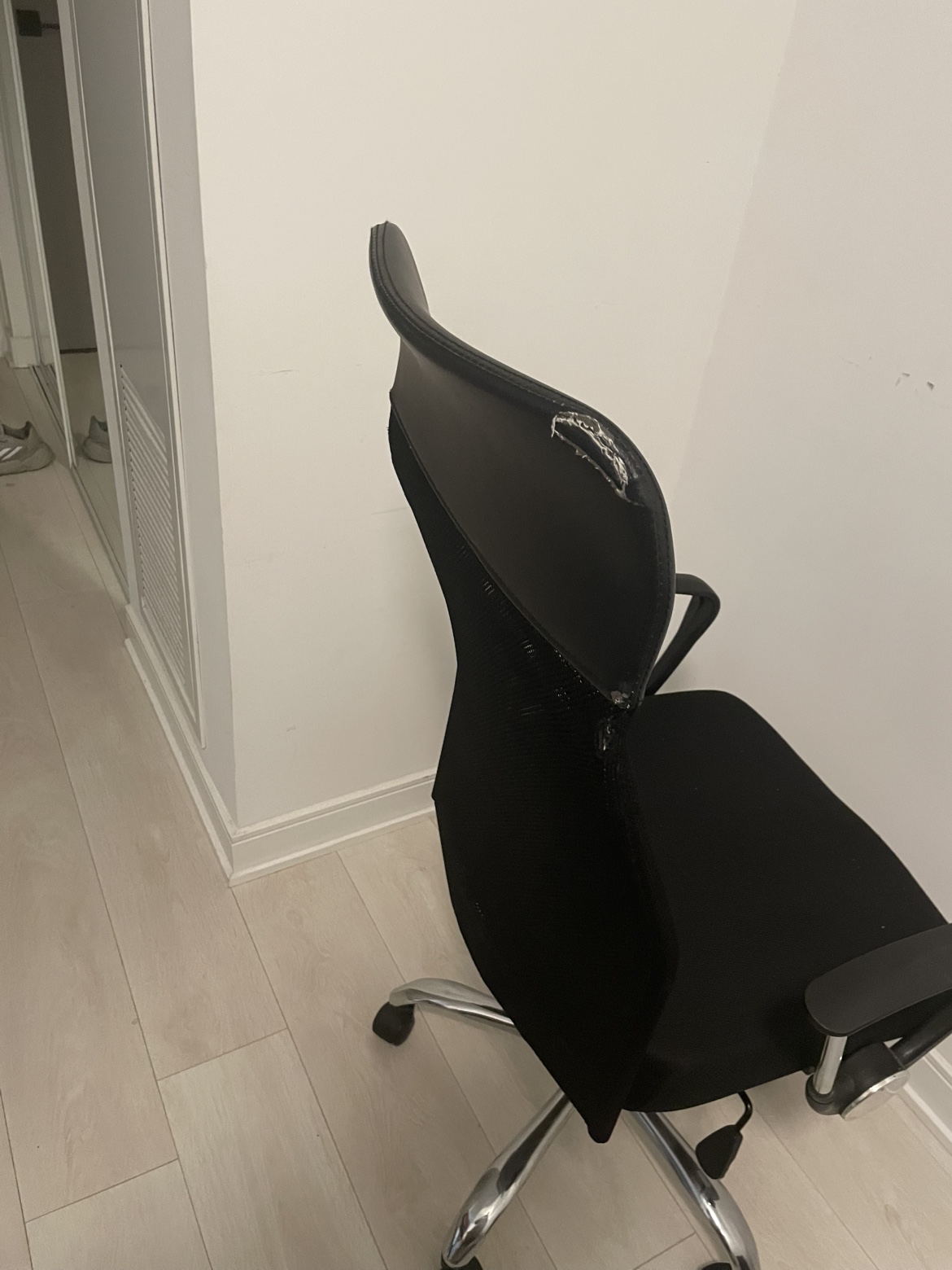 Black Mesh Office Chair - photo 4