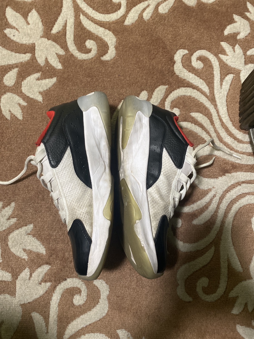 Jordan 11 comfort lows size 9 without insole - photo 3