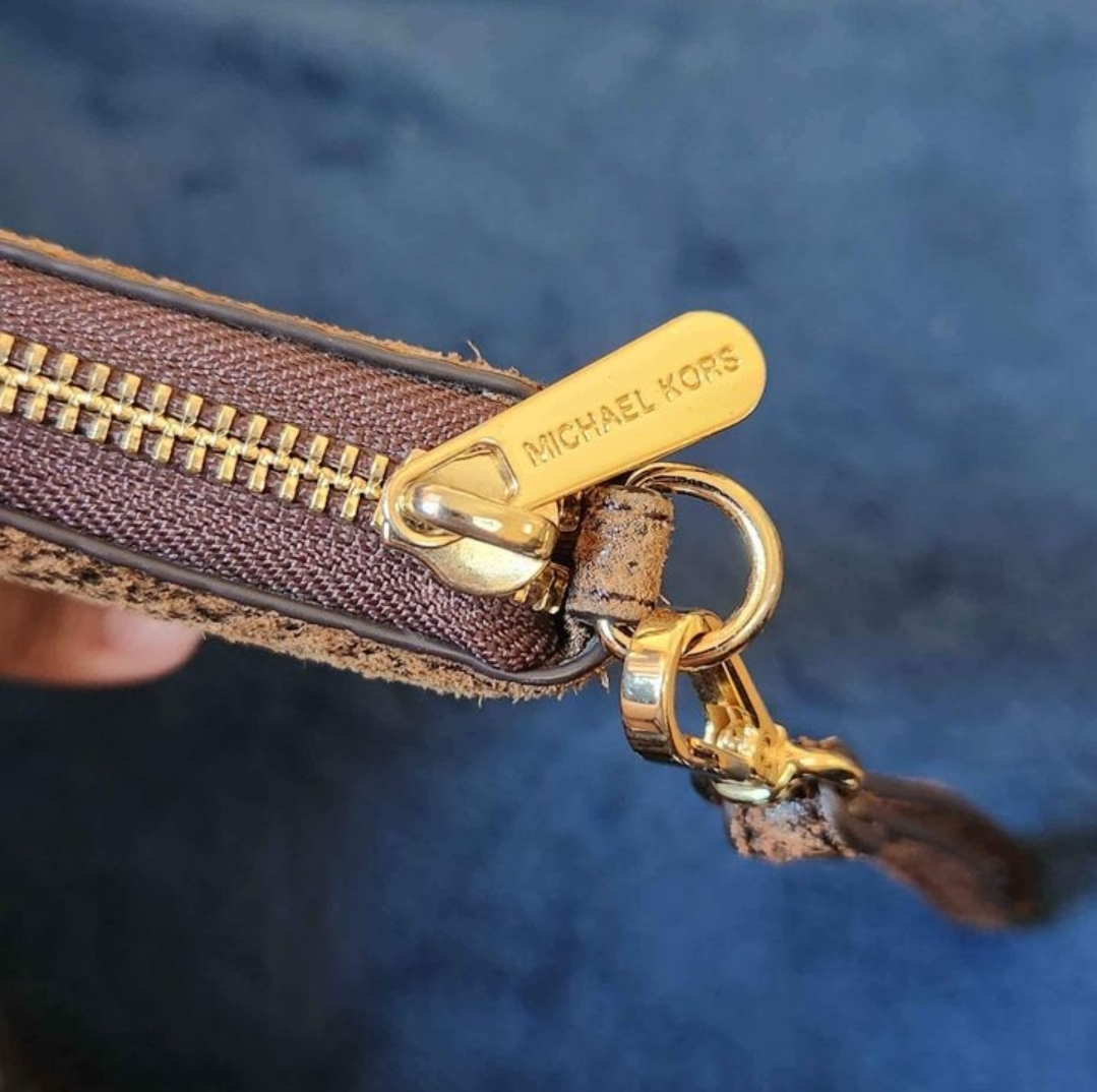 Authentic Michael Kors zipper wallet - photo 2