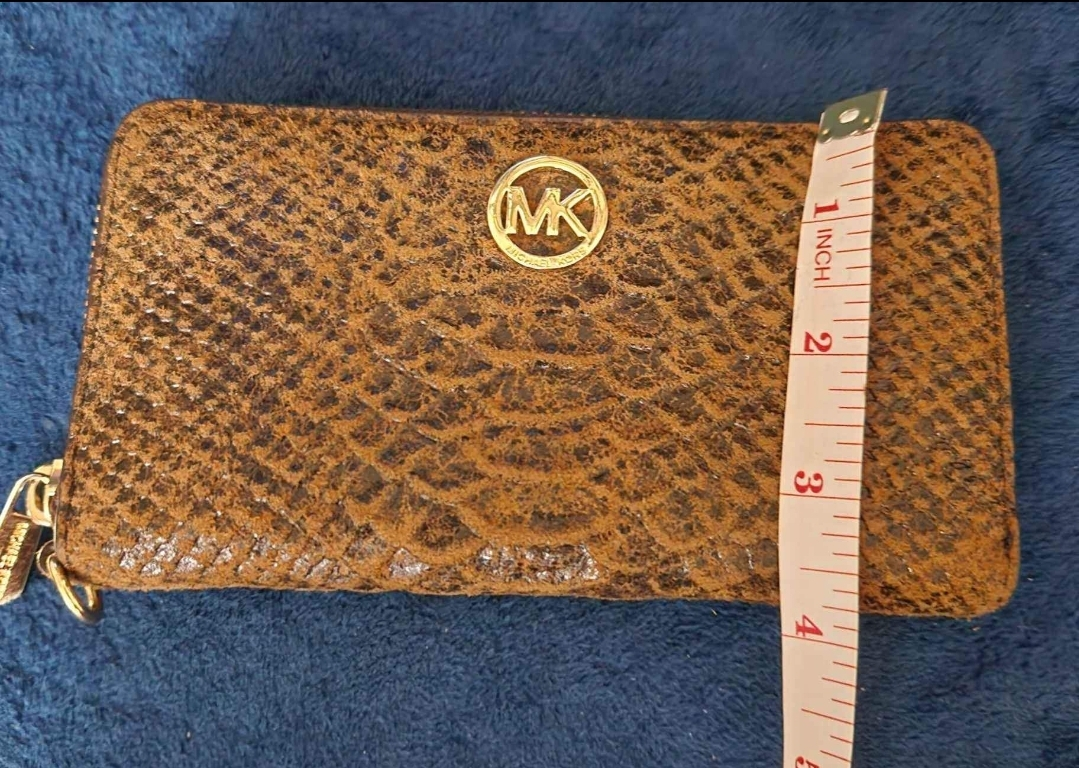 Authentic Michael Kors zipper wallet - photo 4
