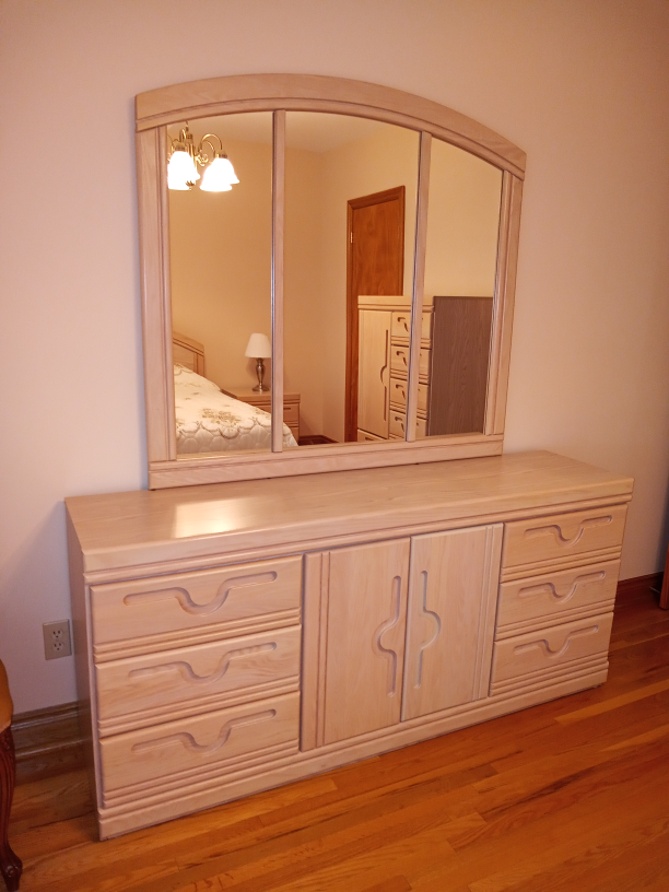 Bedroom Furniture: Queen - photo 3