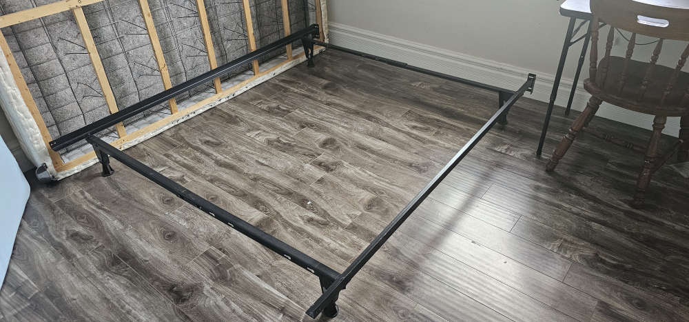 4 month old Mattress+ Box Spring+ Stand - photo 4