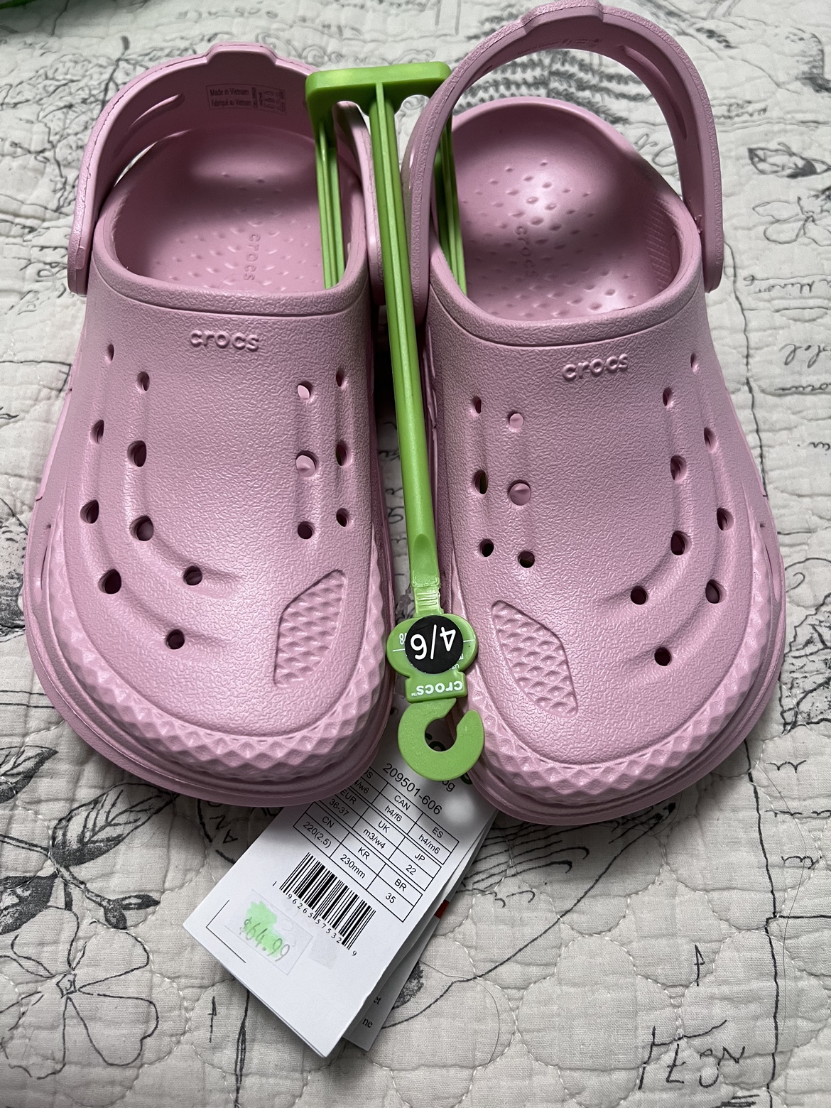Brand new Pink Crocs image indicator(2)