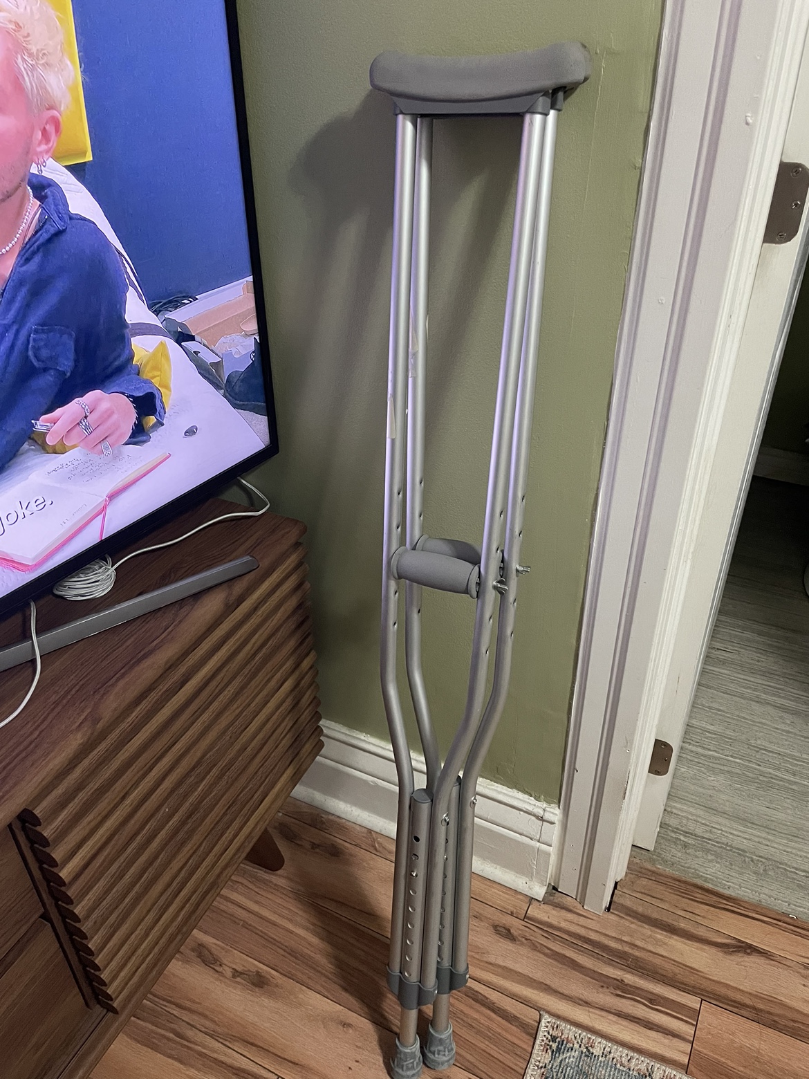Crutches thumbnail