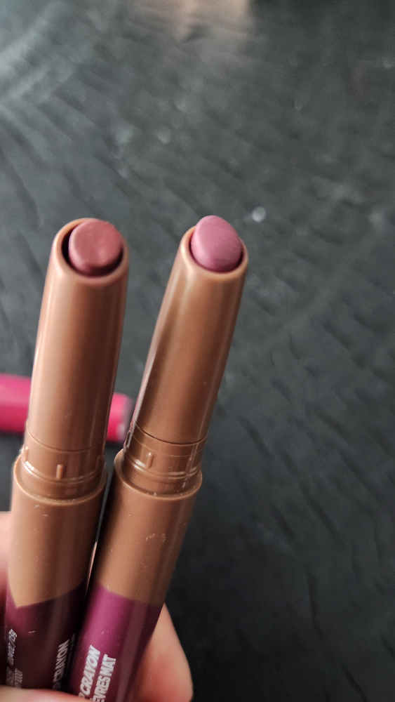 Assortment of lipgloss image indicator(8)