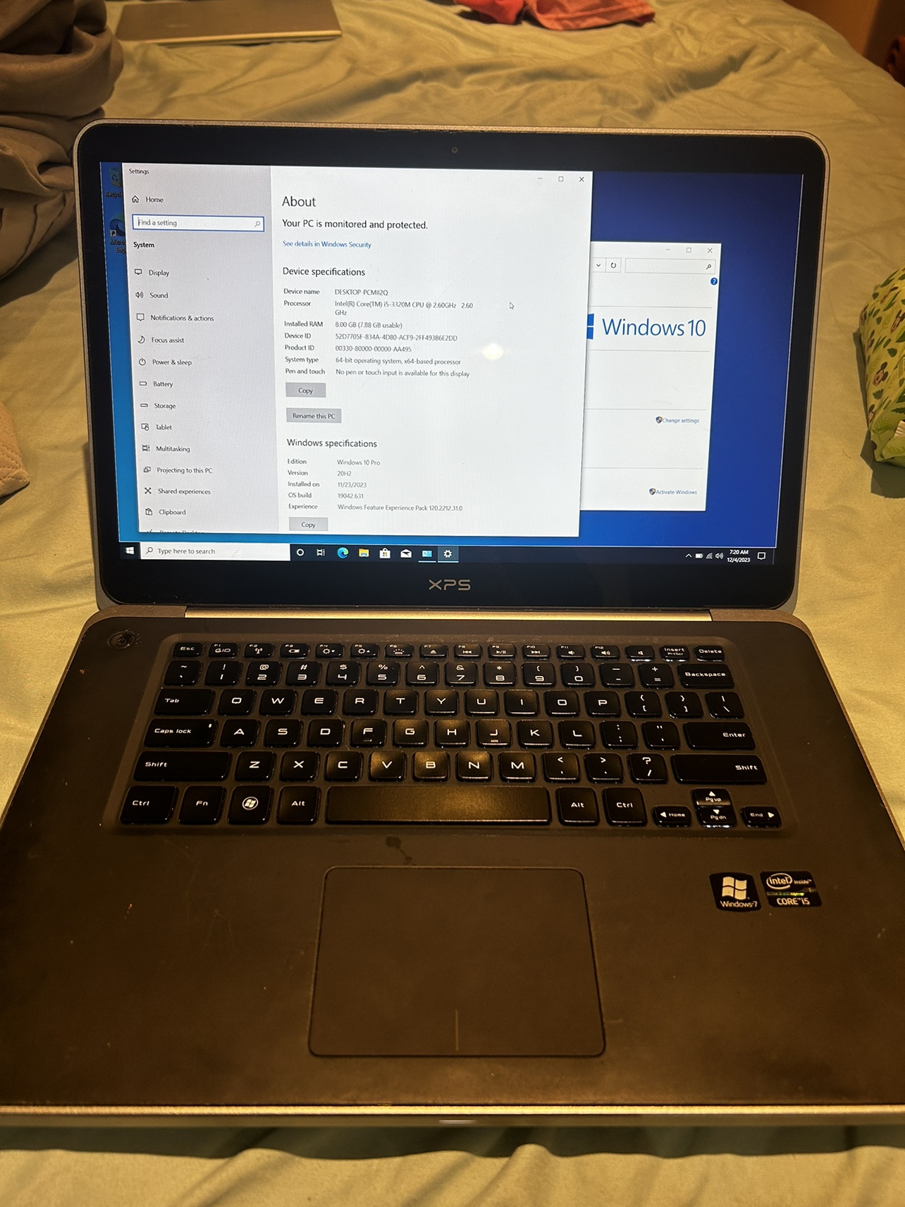 Dell Laptop - XPS 15 intel i5 2.6Ghz , 8 GB ram , 256SSD