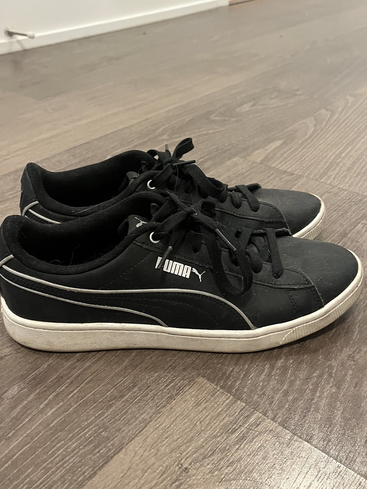 Puma Black Sneakers Size 9 thumbnail