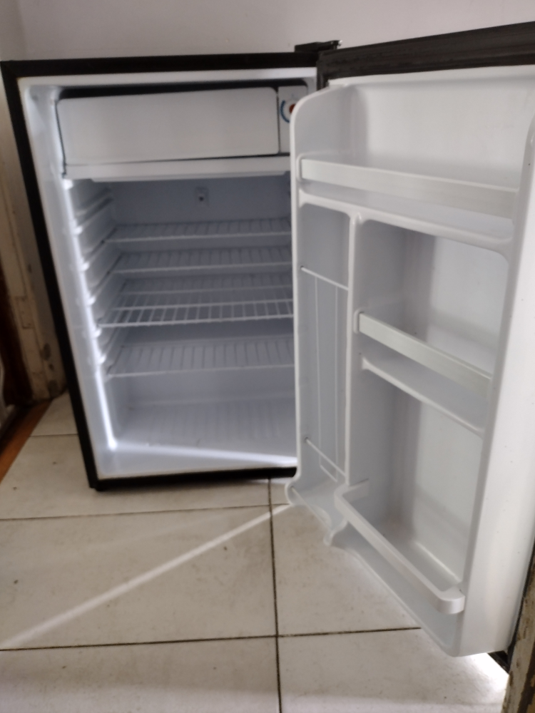 Mini fridge - perfect for student room - photo 2