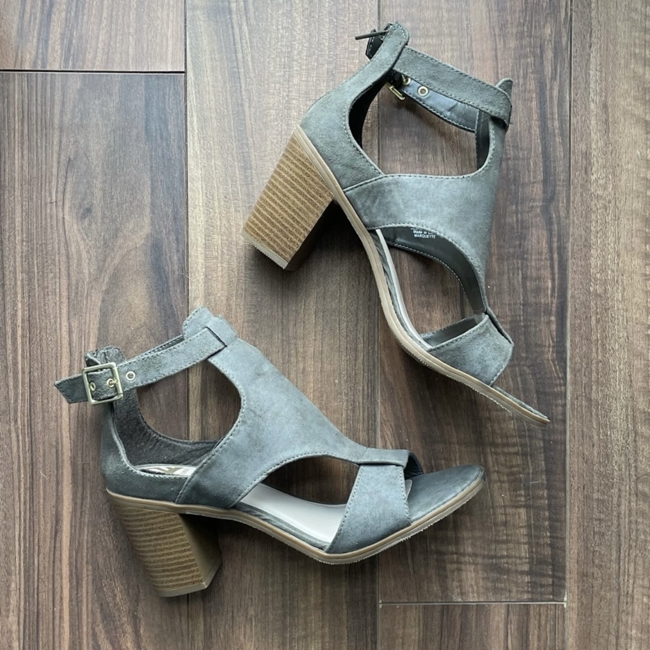 New Fergalicious high heel chunky heel sandals Size 8.5 image indicator(4)