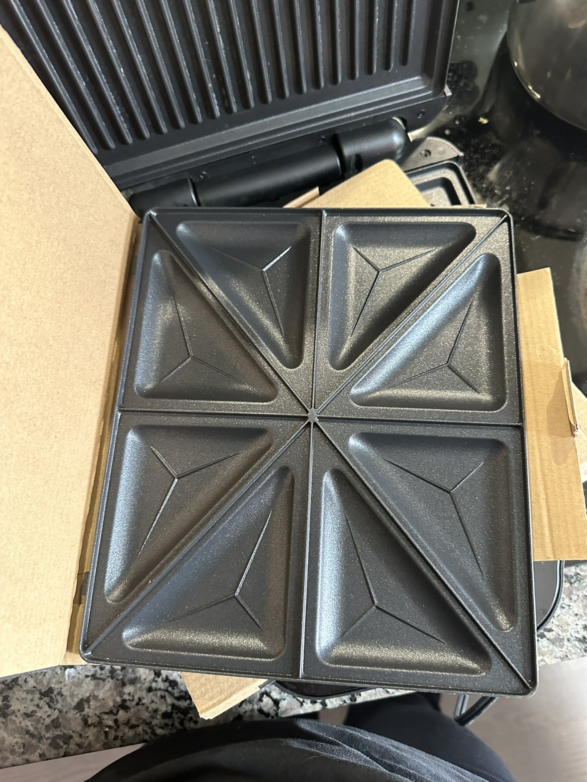 Large Salton Electric Grill - 3 switchable attachments - photo 4