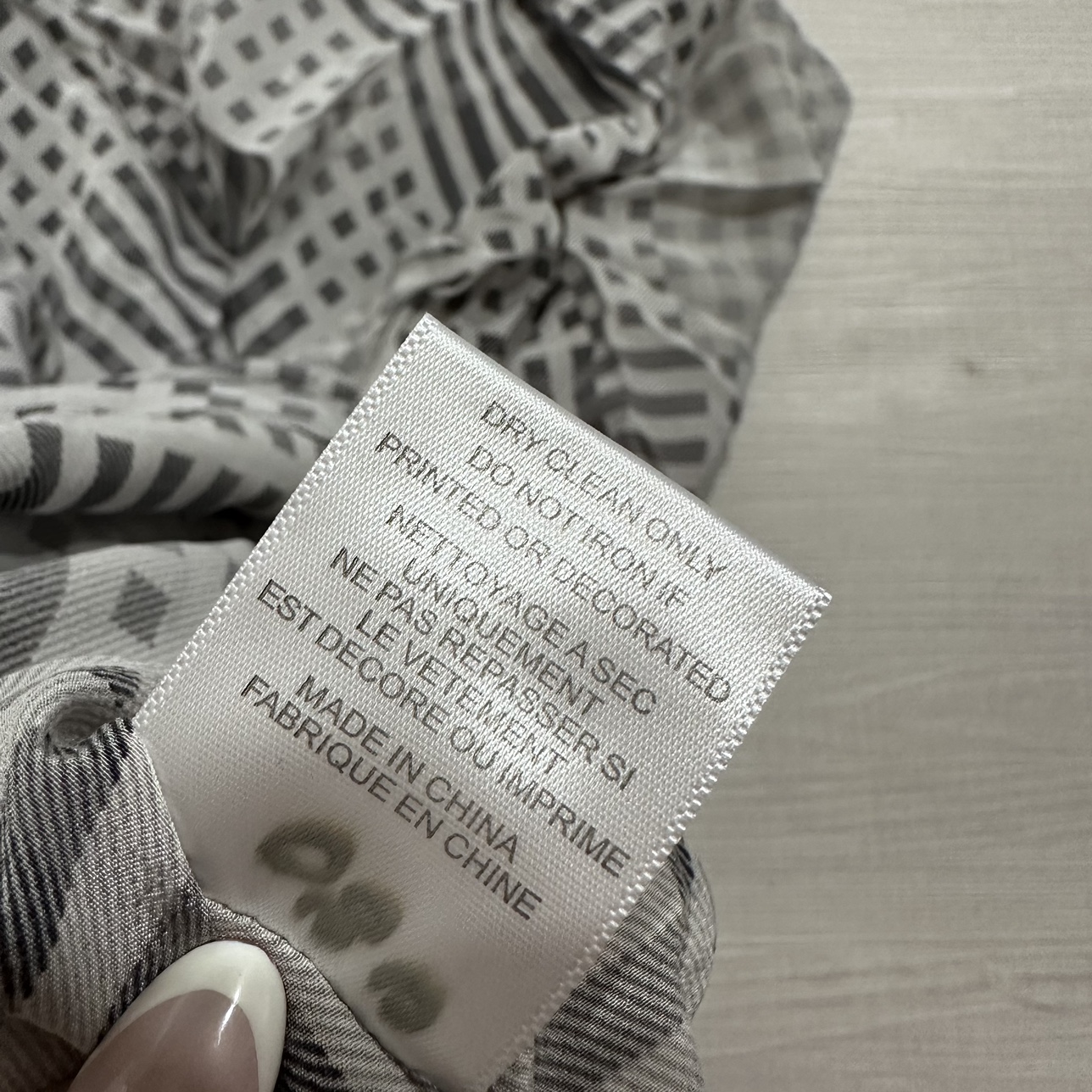 Grey Patterned Sleeveless Blouse image indicator(6)