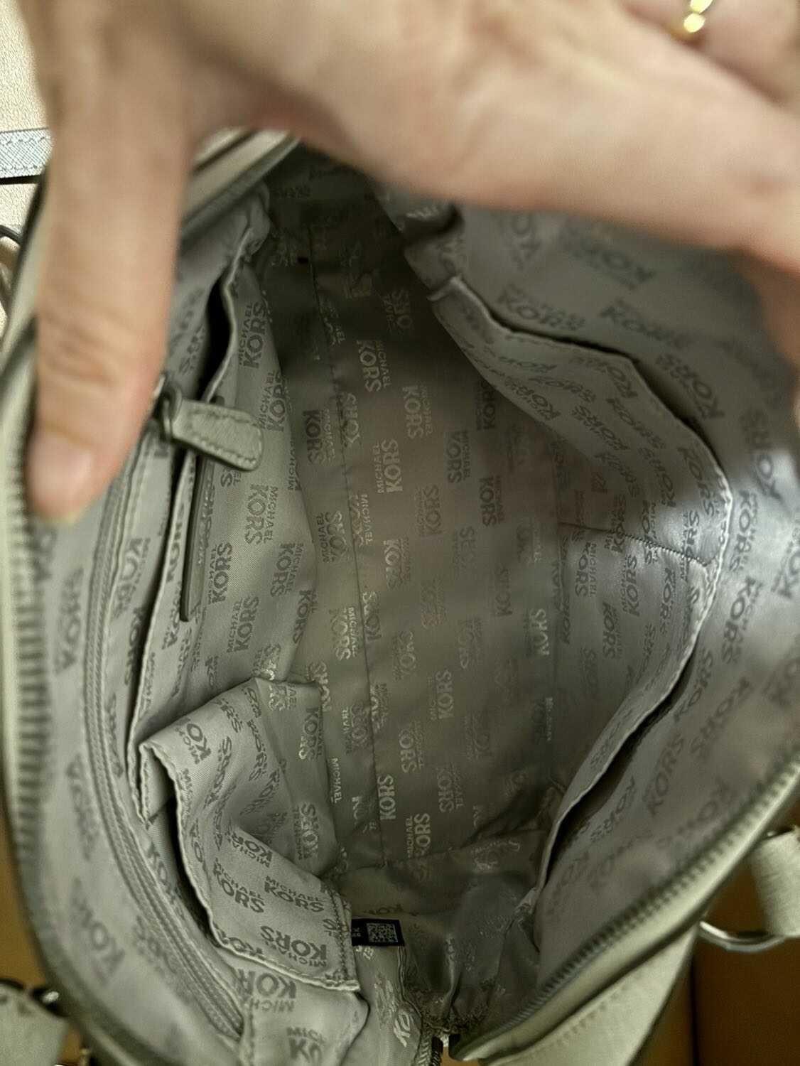 New Michael Kors medium tote image indicator(2)